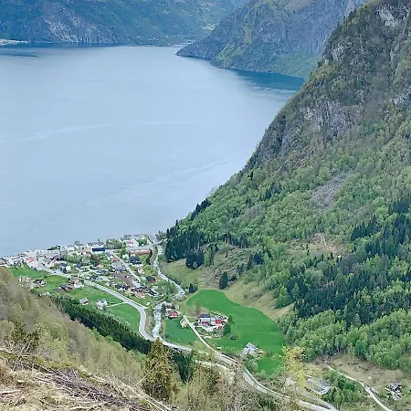 Solfjord Bed & Bistro 3*